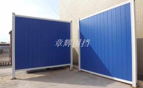 市政围挡是否容易被污染和损坏？