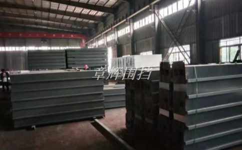 市政围挡的重量对道路和桥梁建筑结构会产生影响吗？