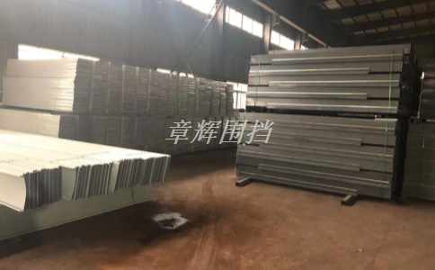 橡胶市政围挡的性能特点及其适用领域介绍（橡胶市政围挡特点）