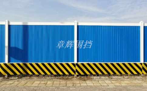 市政围挡的建设和使用是否会占用城市空间，影响周边居民的视野和通风？（市政围挡与城市空间利用）