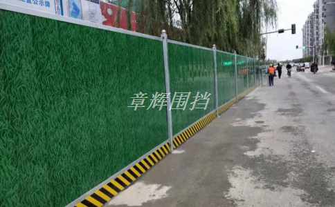如何正确选择pvc围挡的配套设施，如照明、监控等？